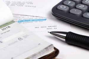 Kredite belasten das Konto auf lange Zeit, daher sollte nur mit Bedacht ein Kredit aufgenommen werden.