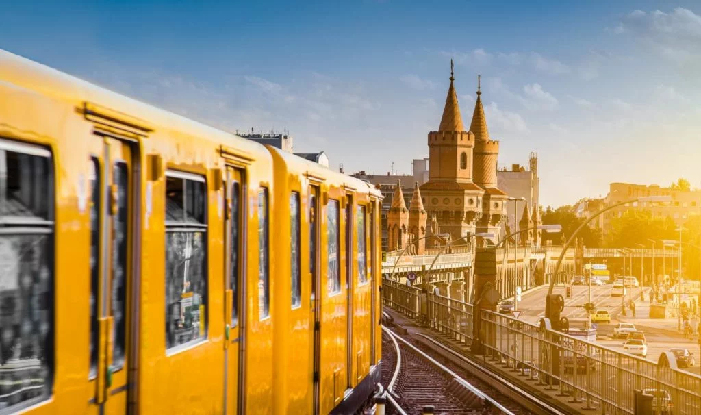 Unter Berufsanfängern bleiben Metropolen wie Berlin beliebte Ziele.